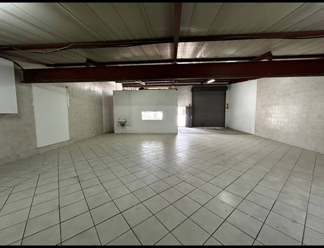 150M² WAREHOUSE TO LET IN WYNBERG